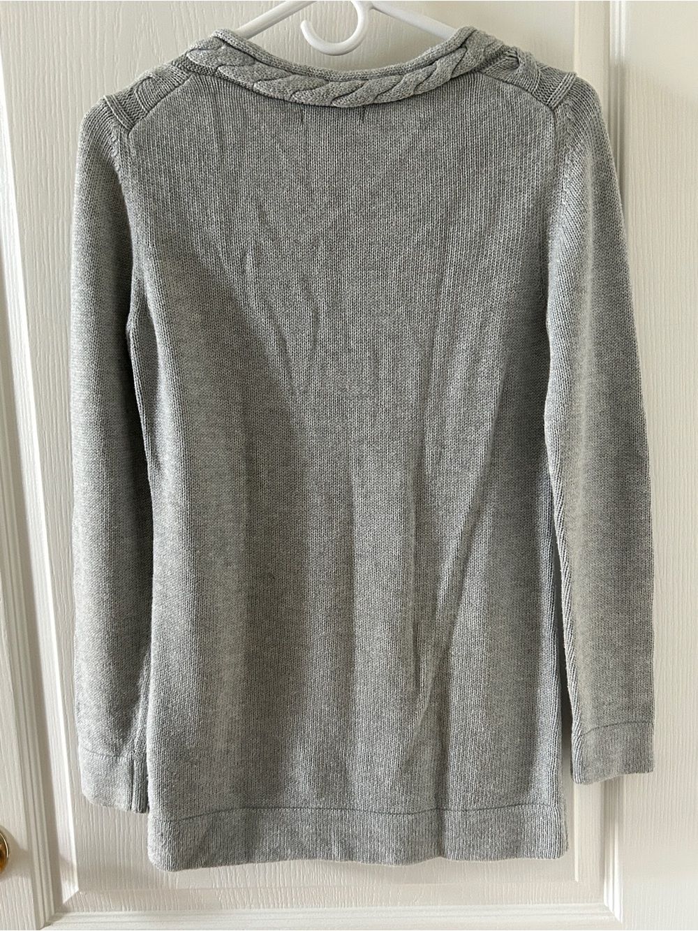 Y2K Banana Republic Gray Cable Knit V-Neck Sweater Medium Preppy Cozy Core Fall - Picture 2 of 8